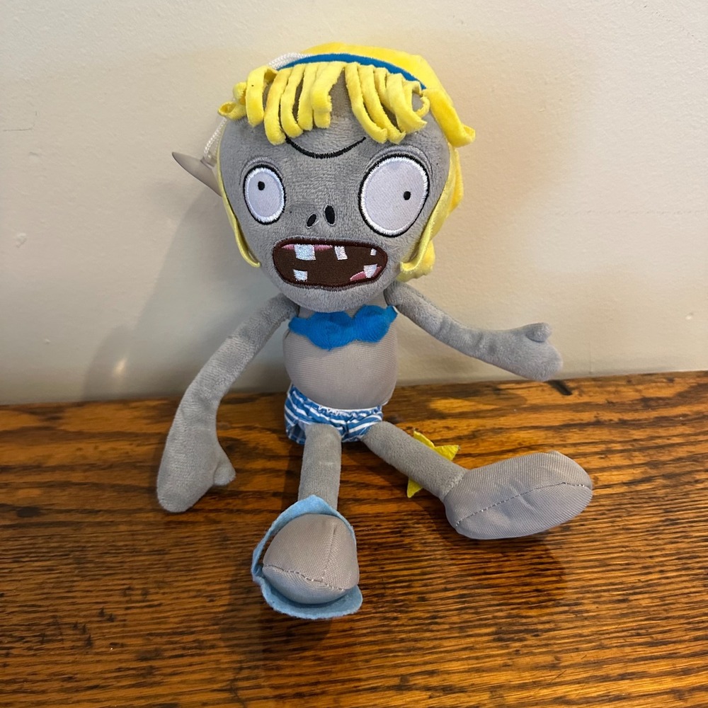 Plants Vs Zombies Girl Blonde Plush Stuffed Animal Doll Soft Toy Plush